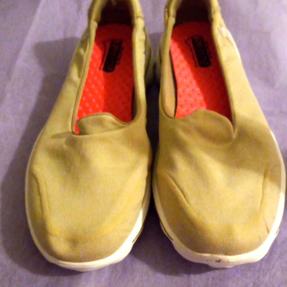 Skechers